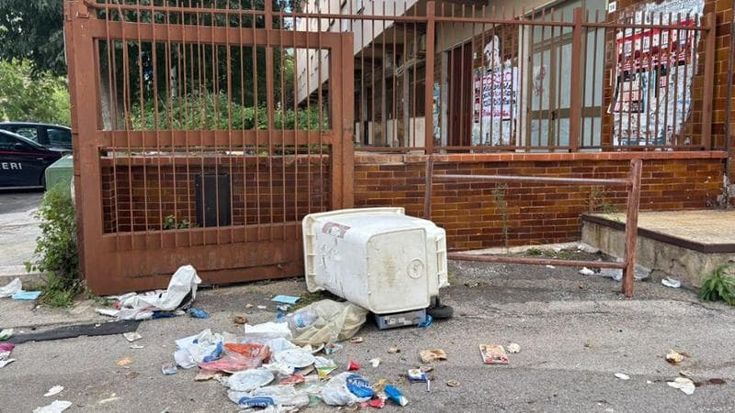 La protesta degli studenti irrompe in piazza, oggi un corteo in città
