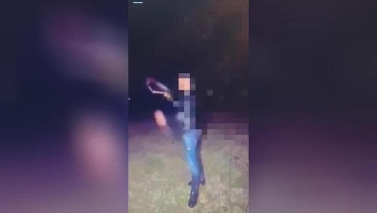 Bologna, l'aggressione e gli spari contro l'auto della madre di un detenuto