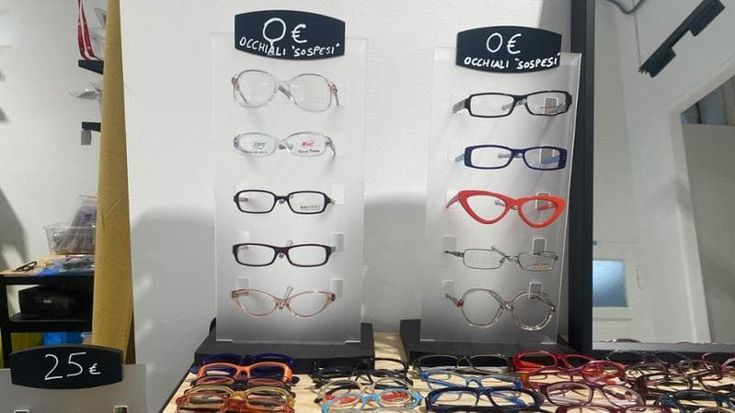 Donati, sospesi, low cost: il negozio al Corvetto per nuovi occhiali sociali