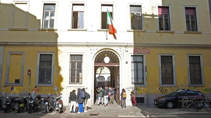 Mobilitazione nelle scuole, occupato il liceo classico Tito Livio: “Fino allo sciopero di venerdì”