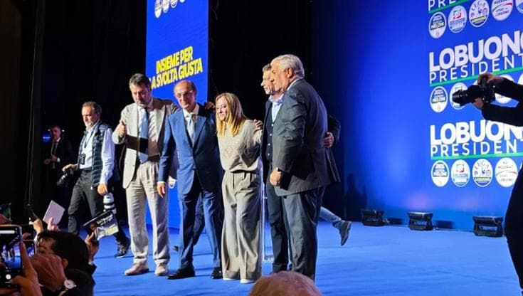 Big del centrodestra a Bari, Salvini sui migranti: “Fuori dalle palle chi non rispetta tradizioni”