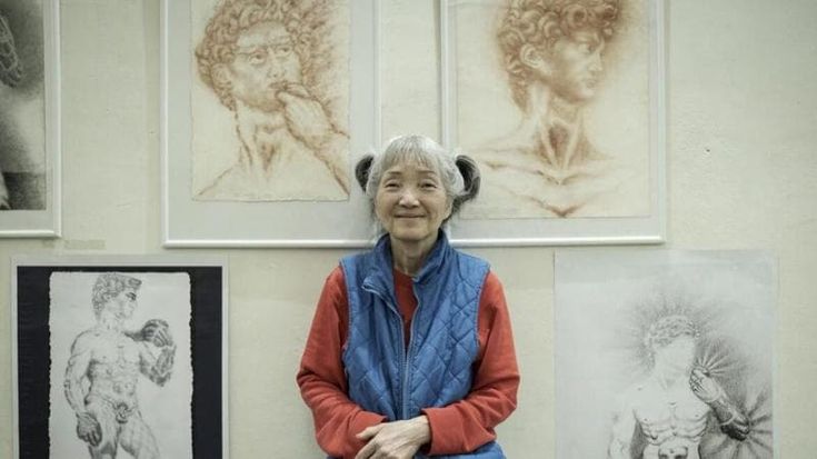 Era homeless, adesso è protagonista di una mostra a Prato: la storia di Mei Suk Leung
