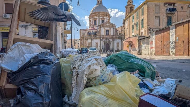 Via libera all’aumento della tassa sui rifiuti: per i palermitani stangata da 8 milioni