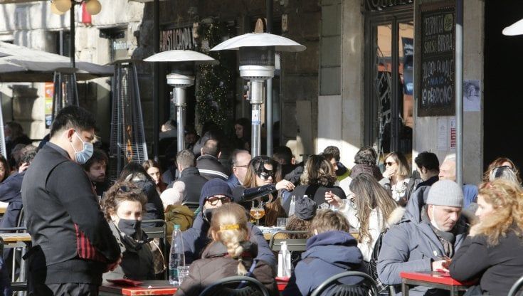  Omicron assedia Roma Nord:  tra feste in villa e aperitivi, il virus attacca i quartieri più ricchi