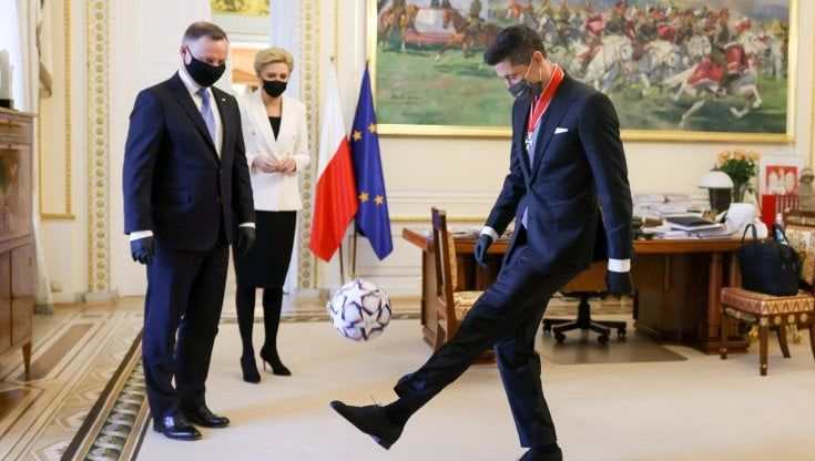 Polonia, chiama il presidente Duda "deficiente": scrittore rischia 3 anni di carcere