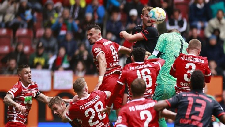 Germania, il Bayern Monaco cade a Augsburg. Il Dortmund piega lo Schalke