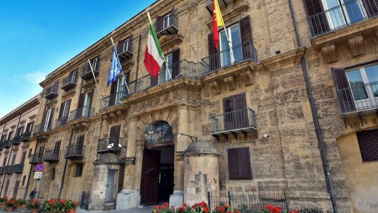 Regione siciliana, la Consulta boccia gli aumenti per 11 mila dipendenti