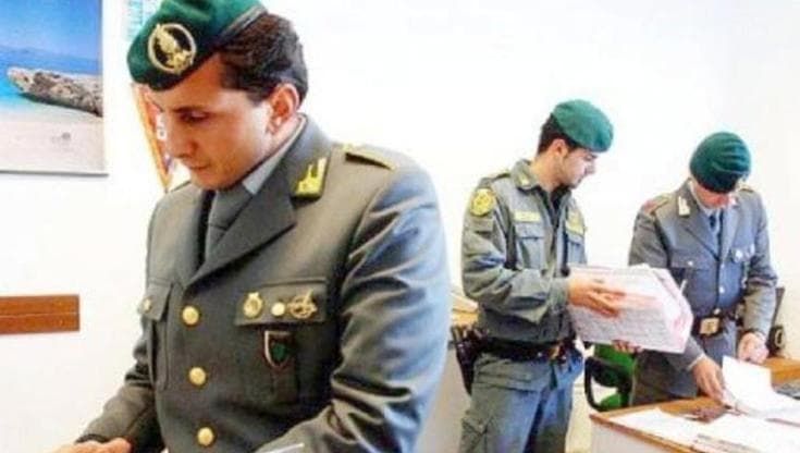 Tangenti su appalti da 1,3 milioni per un ospedale, perquisizioni all’Asl di Bari: sette indagati