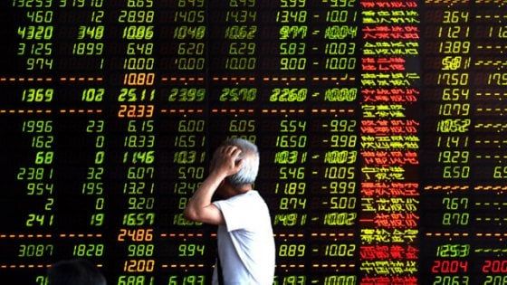 Borsa: Shanghai cede il 2,25%, Shenzhen il 3,45% 