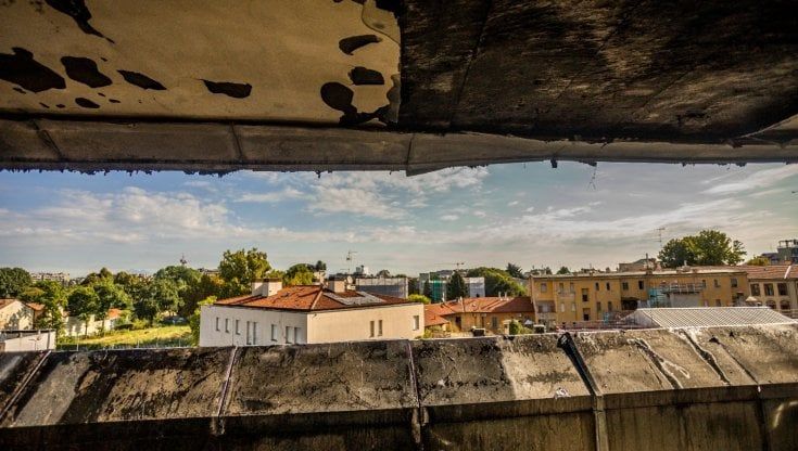 Incendio Milano, il custode di via Antonini: "L'appartamento al 15esimo piano era vuoto da giugno e la corrente staccata"