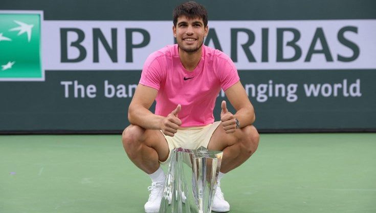 Carlos Alcaraz domina la finale di Indian Wells contro Medvedev e torna numero 1 del mondo