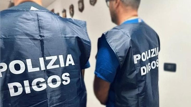 Terrorismo, arrestata 17enne a Pavia: sul cellulare i manuali per costruire una cintura esplosiva