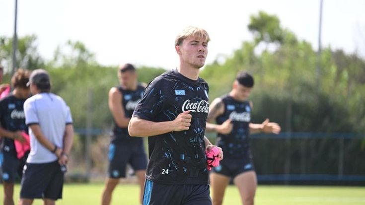 Napoli, primo allenamento di Hojlund a Castel Volturno