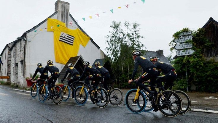 Tour, benvenuti in Bretagna: pioggia, freddo e sogni gialli
