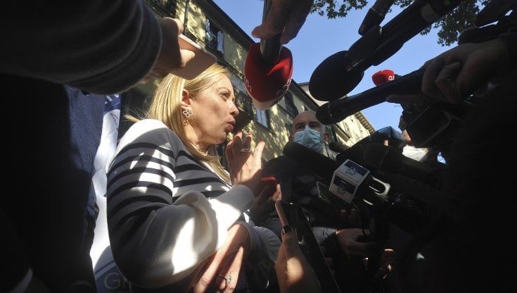 Comunali, Meloni chiude una campagna in salita chiedendo i voti dei 5S