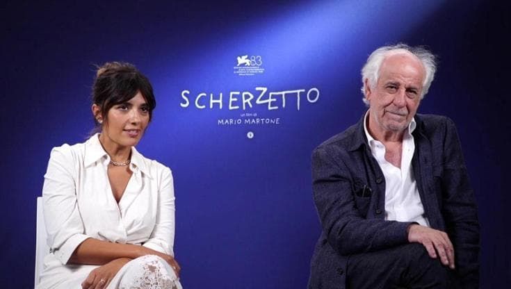 Toni Servillo e Serena Rossi: “Sul set di Scherzetto un bambino ci ha costretti a giocare”