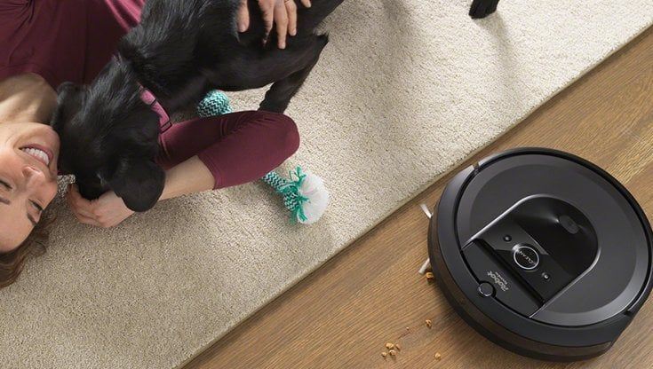 L'aspirapolvere robot nel mirino dell'Ue: "Raccoglie dati e scatta foto, privacy a rischio". Sarà proprietà di Amazon
