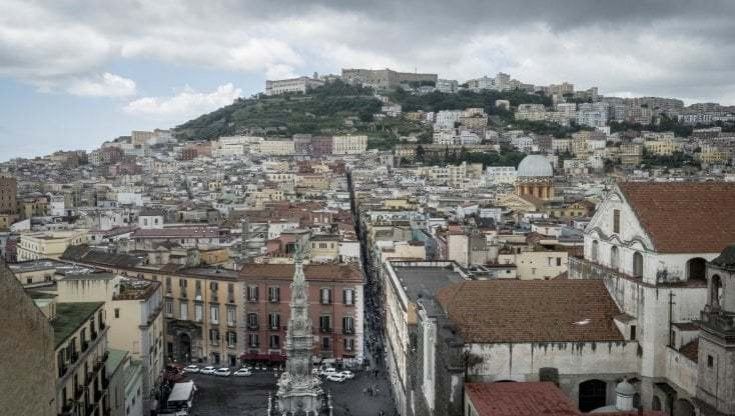 Edilizia pubblica a Napoli, in casa per 20 anni senza pagare: 11 mila morosi, 8 mila assegnatari restano fuori