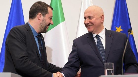 Salvini: "In Europa un patto come quello Lega-M5S. Obiettivo sovranisti primo movimento in Ue"