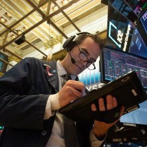 Borse europee positive con le trimestrali. Milano +1,2% con banche e Leonardo