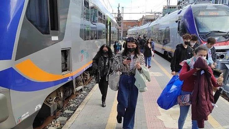 Bari, lavori delle Ferrovie del Sud Est in stazione Centrale: per due mesi cancellata la fermata per i treni da e per Putignano