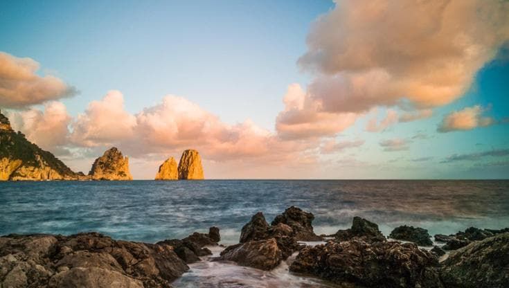 Area marina protetta a Capri, il “caso” dei Faraglioni: “Inaccettabile che non siano off-limits”