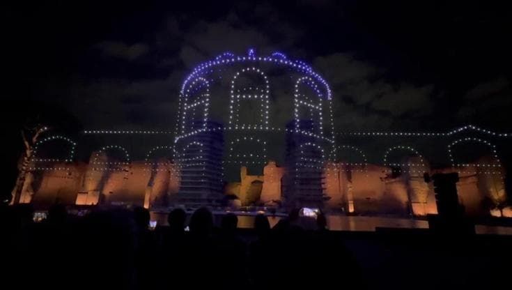 Le Terme di Caracalla "ricostruite" con 800 droni: l'omaggio di American Express a Roma