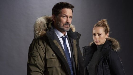 'Cardinal', John e Karine, detective alle prese con un (orrendo) caso in uno scenario irreale