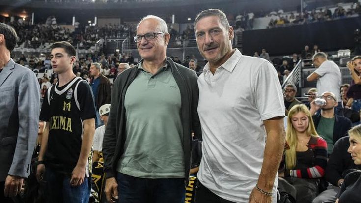 Maxima-Bc Roma, Totti festeggia sugli spalti