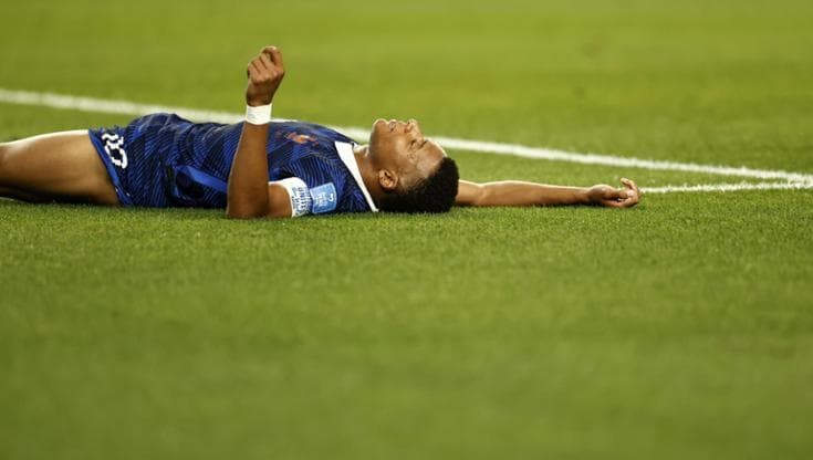 Neanche il diluvio ferma Mbappé: Francia-Iraq sospesa per due ore finisce 3-0