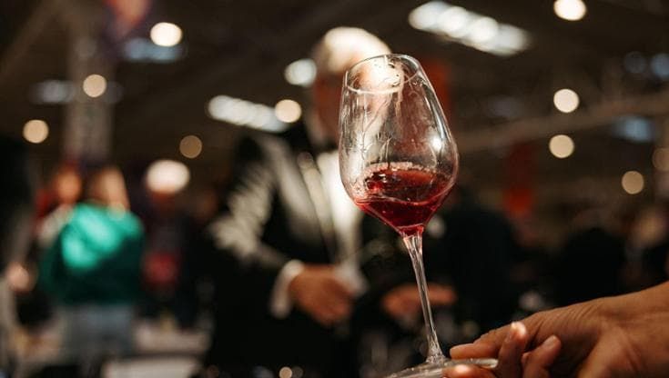 Da Rivella a Occhipinti, i nomi di un vino che cambia nella guida Slow Wine 2027