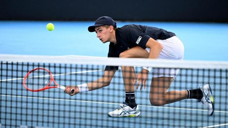 Djokovic avanza a Brisbane, Arnaldi eliminato da Opelka. Musetti ai quarti di Hong Kong