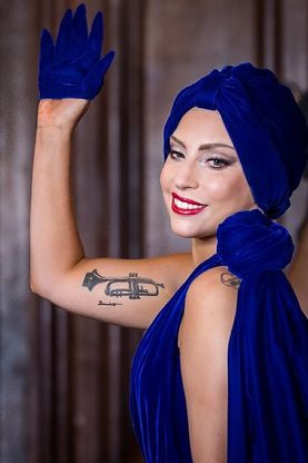 Lady Gaga, lo smalto &egrave; prezioso, contiene polvere d'oro da 24 carati
