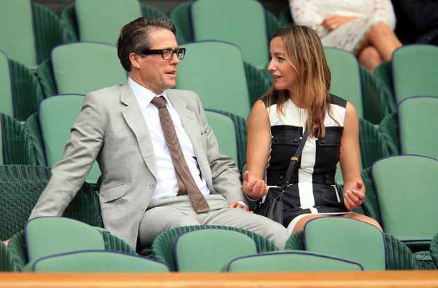 Hugh Grant, quattro figli in quattro anni a 'mamme alterne'