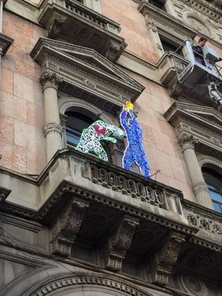Luci e colori, la testata di Zidane a Materazzi diventa arte