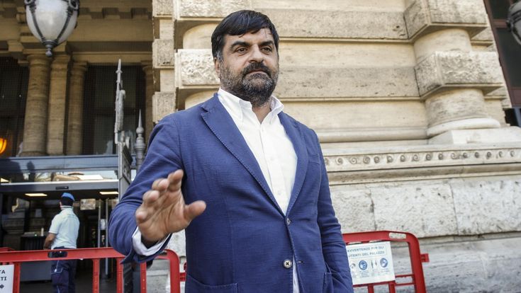 "Scooter e vacanze a Capri per intervenire nei processi". Le nuove accuse a Palamara