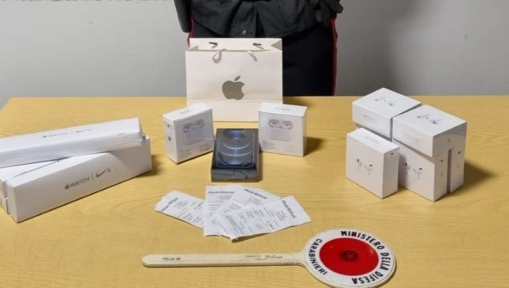 Fidenza, fermato con dispositivi elettronici e scontrini taroccati in auto: nei guai un ventenne 