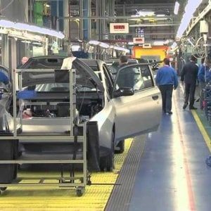 L'industria accelera ancora a novembre, salgono fatturato e ordini
