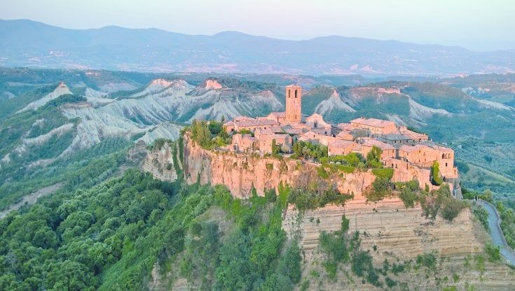 Paesaggio Italia. Tuscia, città di tufo e giardini di delizia
