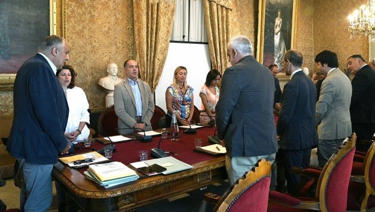 Ore 11, prima riunione di giunta. Lagalla apre con la preghiera: “Padre nostro che sei nei cieli”