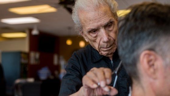 Usa, morto il barbiere più vecchio del mondo: Anthony Mancinelli aveva 108 anni