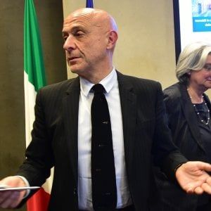 Decreto sicurezza, Minniti respinge le polemiche: "Non è una legge di destra"