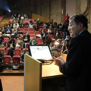 Prodi: "Senza periti e ingegneriquesto Paese &egrave; finito"
