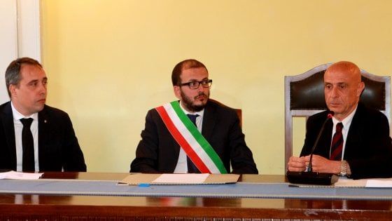 Migranti, Minniti a Salso: "Sindaci sono nostri interlocutori"
