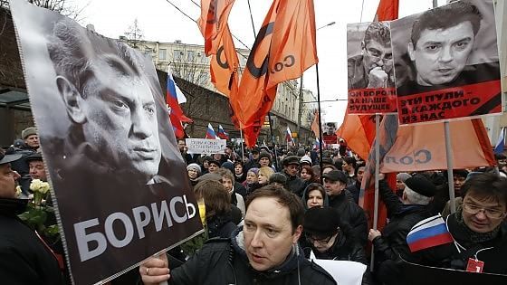 Russia, a Mosca marcia per Nemtsov. Il killer in un video