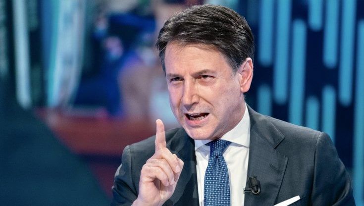 Dpcm, Conte spiega la stretta: "Sarà un Natale diverso, ma non meno autentico"