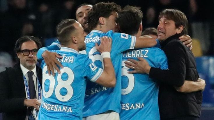 Napoli, fa male vincere: 2-1 alla Fiorentina ma Di Lorenzo è ko. Furia Conte: “Si ammazza il calcio”