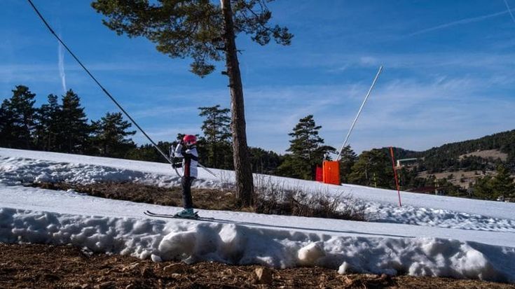 “Poca neve e soldi spesi male”. La grande crisi dello sci francese