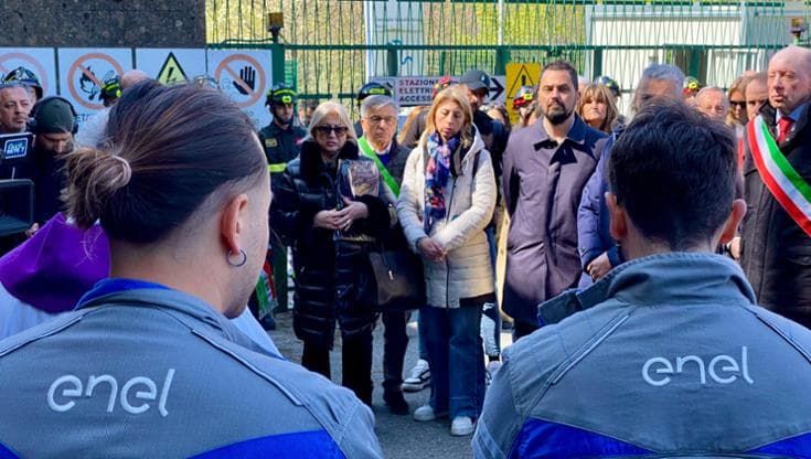 Suviana, fuori dai cancelli della centrale il dolore e la richiesta di verità