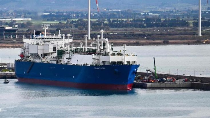 “Uno schiaffo a Piombino prorogare il rigassificatore”. Attacco al decreto Meloni